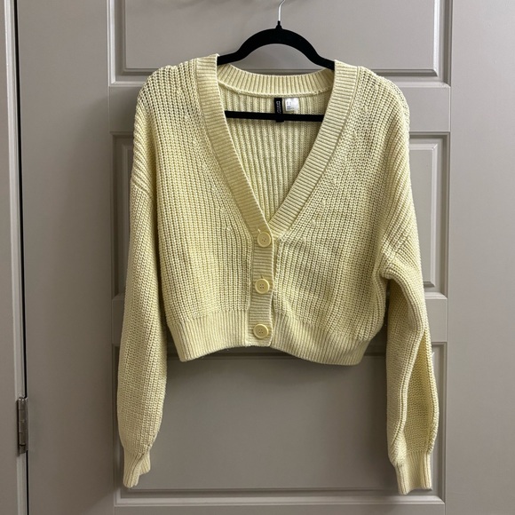 Divided Sweaters - Divided Cropped V-Neck Button Cardigan - Pale Yellow